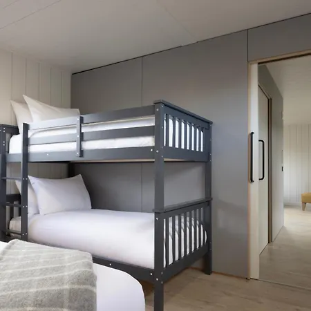 Lost Shore Surf Resort Ratho Room photo